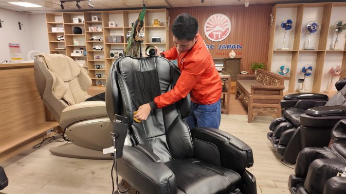 Vệ sinh ghế massage định kỳ có thể gia tăng tuổi thọ và giảm thiểu chi phí sửa chữa trong tương lai